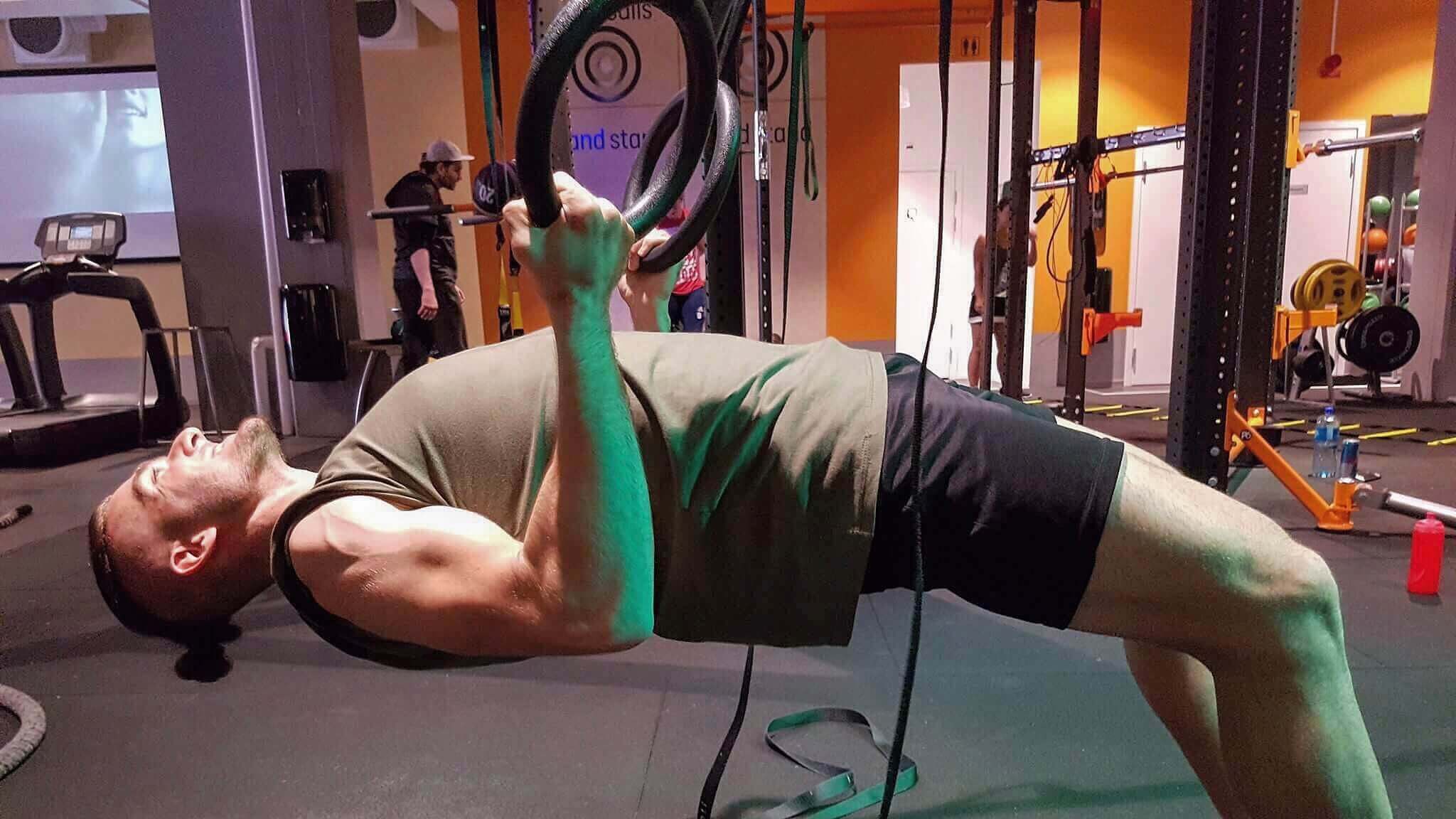 träna